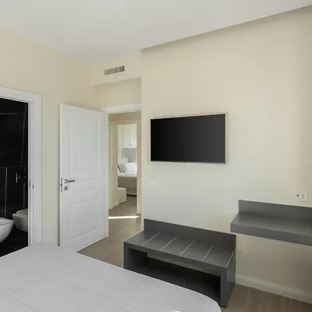 Lux 4br With Seaview Terrace *